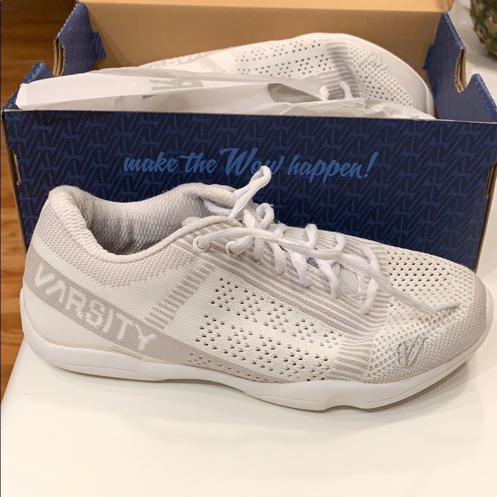 Varsity Miza shoes 5.5 Exc condition cheer shoes